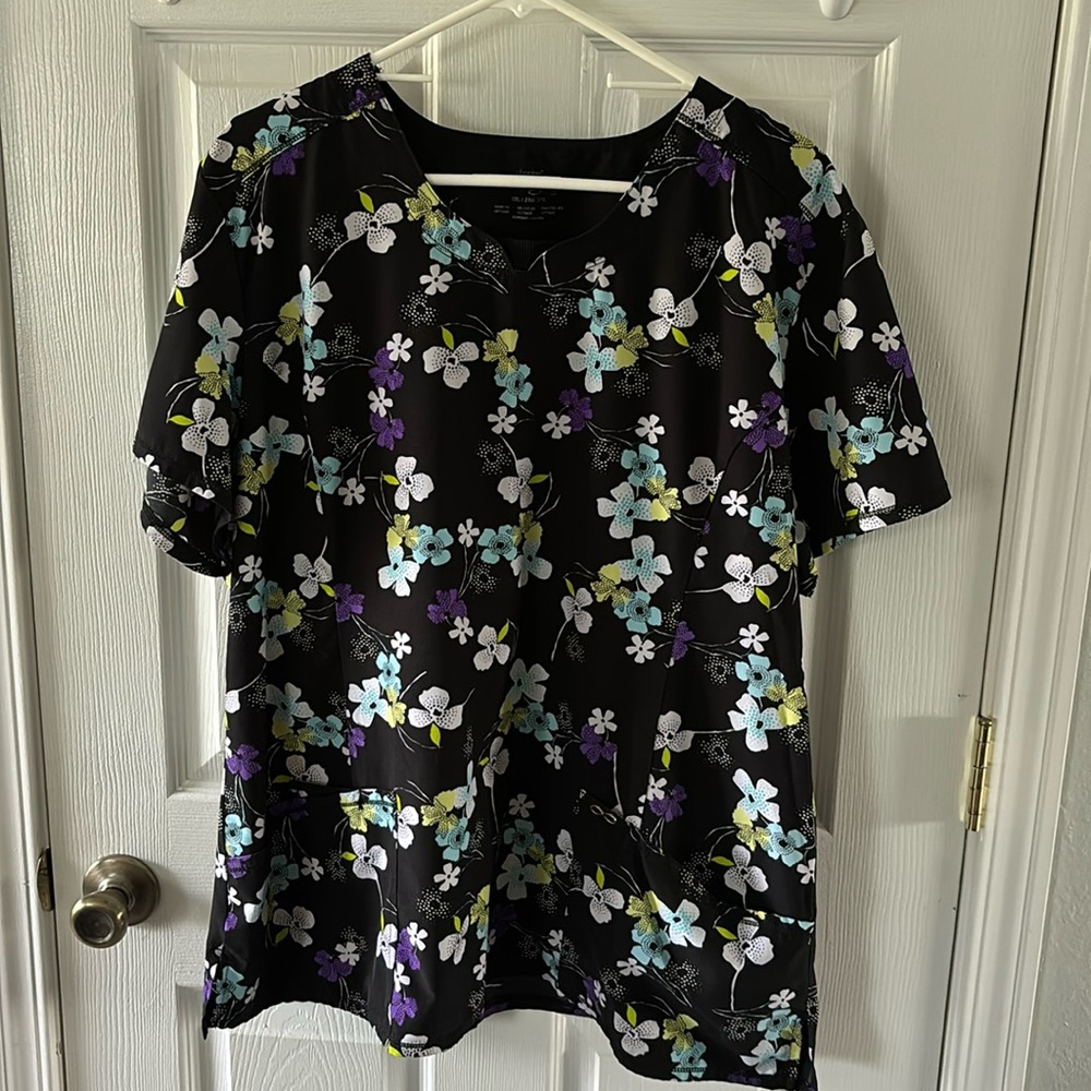 Women’s scrub top